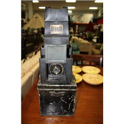 ANTIQUE AUTO GRAFLEX CAMERA WITH CASE