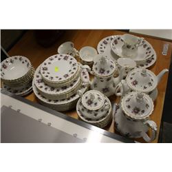 ROYAL ALBERT SWEET VIOLET LARGE ENGLISH BONE CHINA