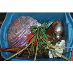 TOTE OF SHOWHOME ORNAMENTS