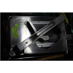 COMMERCIAL TOMATO SLICER