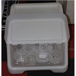 WHITE TUB OF LEAD CRYSTAL GLASSES ETC