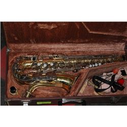YAMAHA SAXAPHONE WITH CASE
