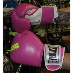 PAIR OF EVERLAST LADIES PRO STYLE TRAINING GLOVES