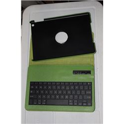 IPAD CASE WITH BUILT IN BLUETOOTH KEYBOARD