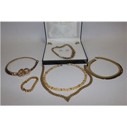 CASE WITH EARRING & NECKLACE SET