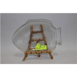 DECORATIVE FISH PLATE WITH WOODEN STAND