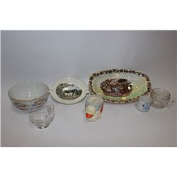 SMALL TRAY OF VINTAGE COLLECTIBLE GLASS ITEMS