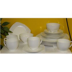 NEW 20 PIECE BONE CHINA DINNERWARE SET