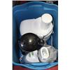 Image 1 : TOTE WITH 3 ASSORTED FOOD PROCESSORS
