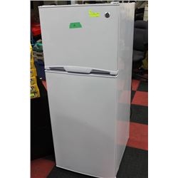 GE APT. SIZE WHITE FRIDGE