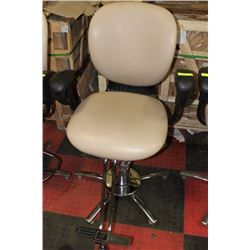 HYDRAULIC BARBER CHAIR AS THEY COME