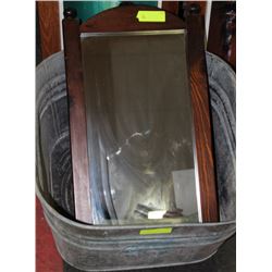 ESTATE WASH TUB W SMALL WOOD FRAMED MIRROR