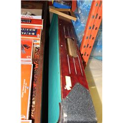 POOL TABLE WITH BALLS