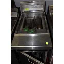 GARLAND COMMERCIAL PROPANE DEEP FRYER W 2 BASKETS