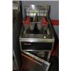 Image 1 : GARLAND COMMERCIAL PROPANE DEEP FRYER W 2 BASKETS