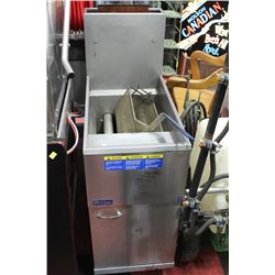 STAINLESS STEEL DEEP FRYER W/ BASKET