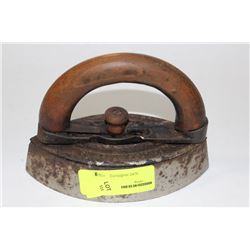 VINTAGE SAD IRON