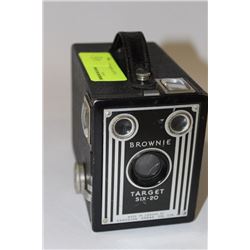 VINTAGE BROWNIE TARGET SIX -20 KODAK CAMERA
