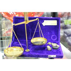 PAIR OF CLASSIC BALANCING SCALES