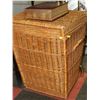 Image 1 : WICKER HAMPER
