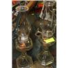 Image 1 : 2 VINTAGE OIL LAMPS