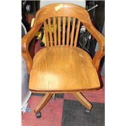 VINTAGE OAK ARMCHAIR