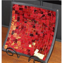 RED DECORATIVE PLATE WITH STAND