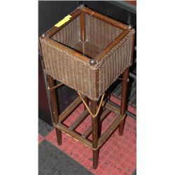VINTAGE WICKER PLANTER