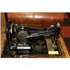 Image 1 : SINGER PORTABLE VINTAGE SEWING MACHINE