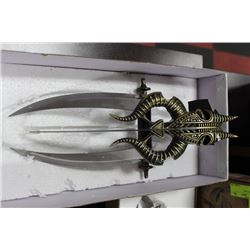 DECORATIVE TRI-BLADE 'FIST'