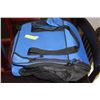 Image 1 : BLUE & BLACK CARRY-ALL BAG