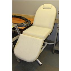 SALON ESTHETICS CHAIR