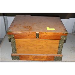 SMALL ANTIQUE WOOD DECORATED BOX