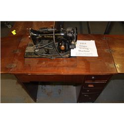 VINTAGE SINGER SEWING MACHINE