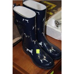 SIZE 9 RAIN BOOTS