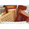 Image 1 : BOX OF NEW WOODEN HEAT REGISTER VENTS