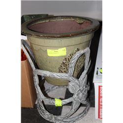 CERAMIC FLOWER POT AND STAND