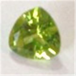 1.40 *HUGE* CARAT GREEN PERIDOT GEMSTONE *BEAUTIFUL TRIANGLE CUT & FACETED* GEM!! GEMSTONE CAME OUT