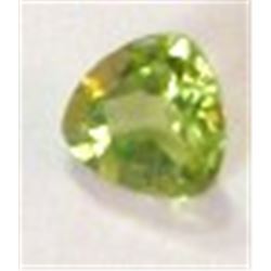 1.25 *HUGE* CARAT GREEN PERIDOT GEMSTONE *BEAUTIFUL TRIANGLE CUT & FACETED* GEM!! GEMSTONE CAME OUT