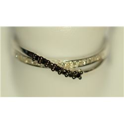 14K WHITE GOLD BLACK & WHITE DIAMOND (0.12CT)