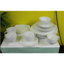 NEW 20 PC BONE CHINA DINNERWARE SET