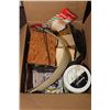 Image 1 : BOX OF ASSORTED VINTAGE & ANTIQUE SHAVING SUPPLIES