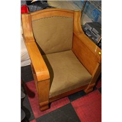 VINTAGE OAK ROCKING CHAIR