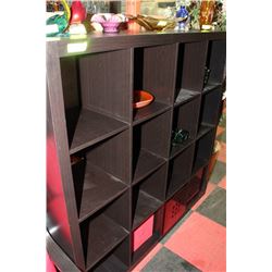 16-CUBE BOOKCASE / ROOM DIVIDER