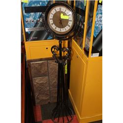 REPRODUCTION CLOCK ON STAND