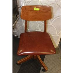 VINTAGE OAK OFFICE CHAIR
