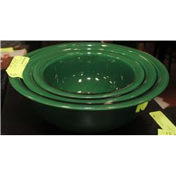 VINTAGE GREEN PYREX 3 PC BOWL SET