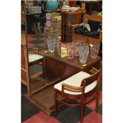 VINTAGE LADIES VANITY SET