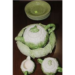 VINTAGE GREEN CERAMIC TEA SET