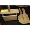 Image 1 : ANTIQUE BUTTER PRESS AND PADDLES
